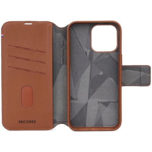 DECODED Leather Detachable Wallet Case w/MagSafe for iPhone 15 Pro - Tan